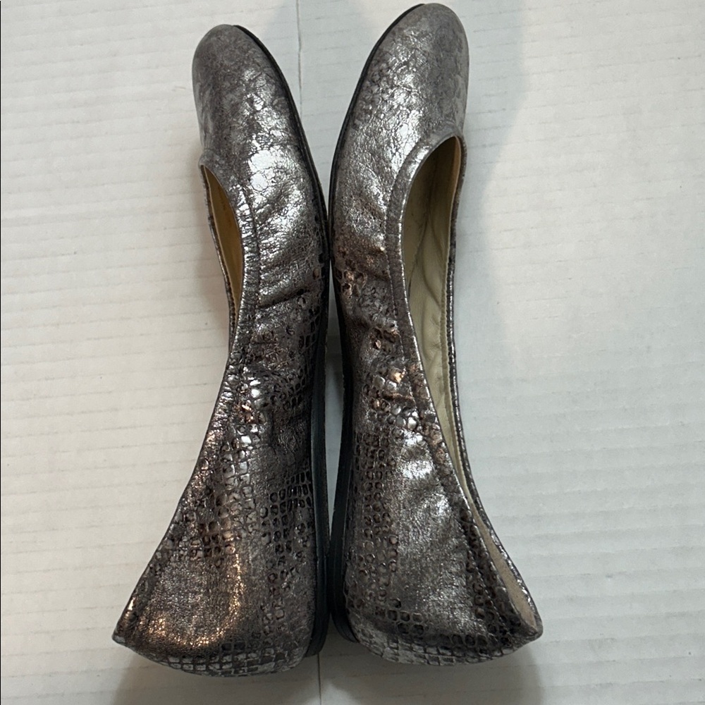 Vera Wang Lavender Metallic Silver Python Baller … - image 6